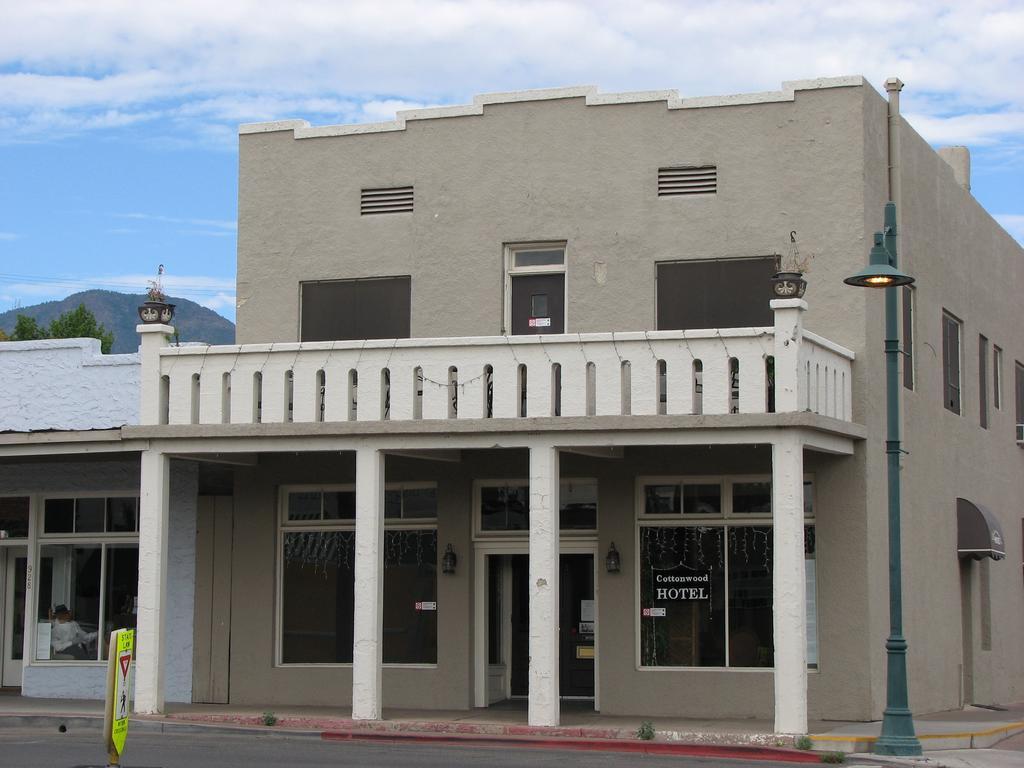 Cottonwood Hotel エクステリア 写真