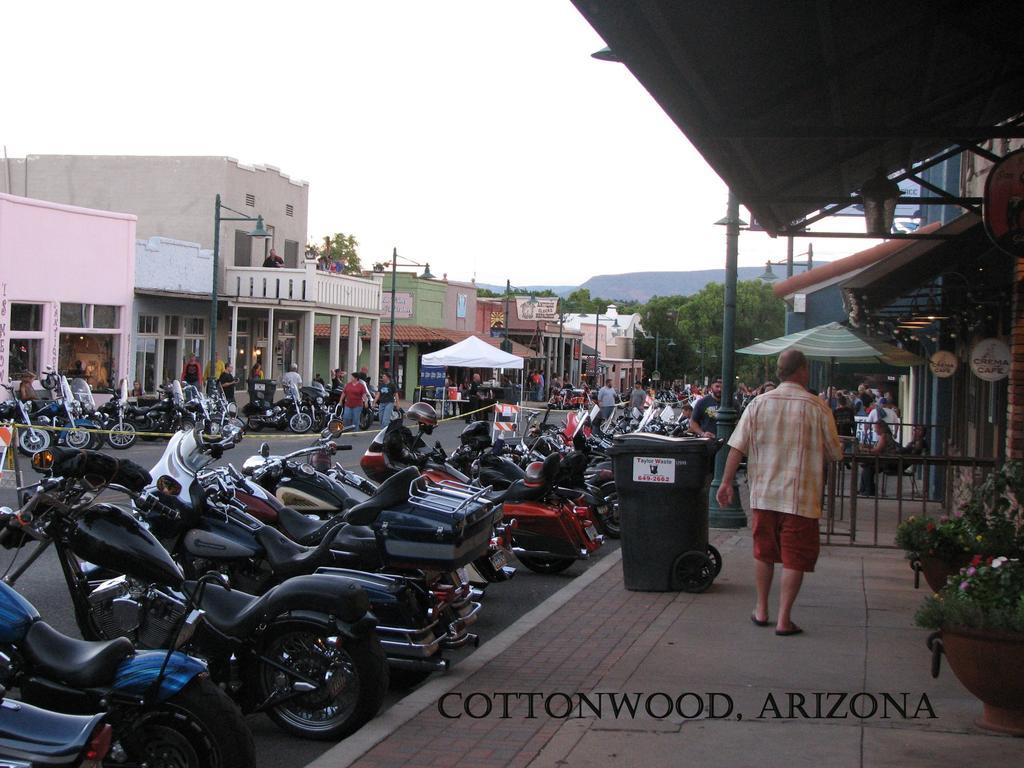 Cottonwood Hotel エクステリア 写真